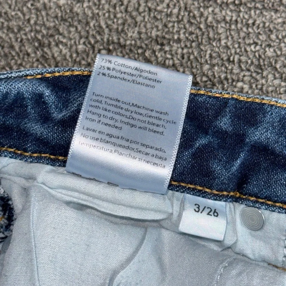 Risen Jeans Medium Wash Straight Leg High Rise Denim Blue Size 3/26 Casual Wear